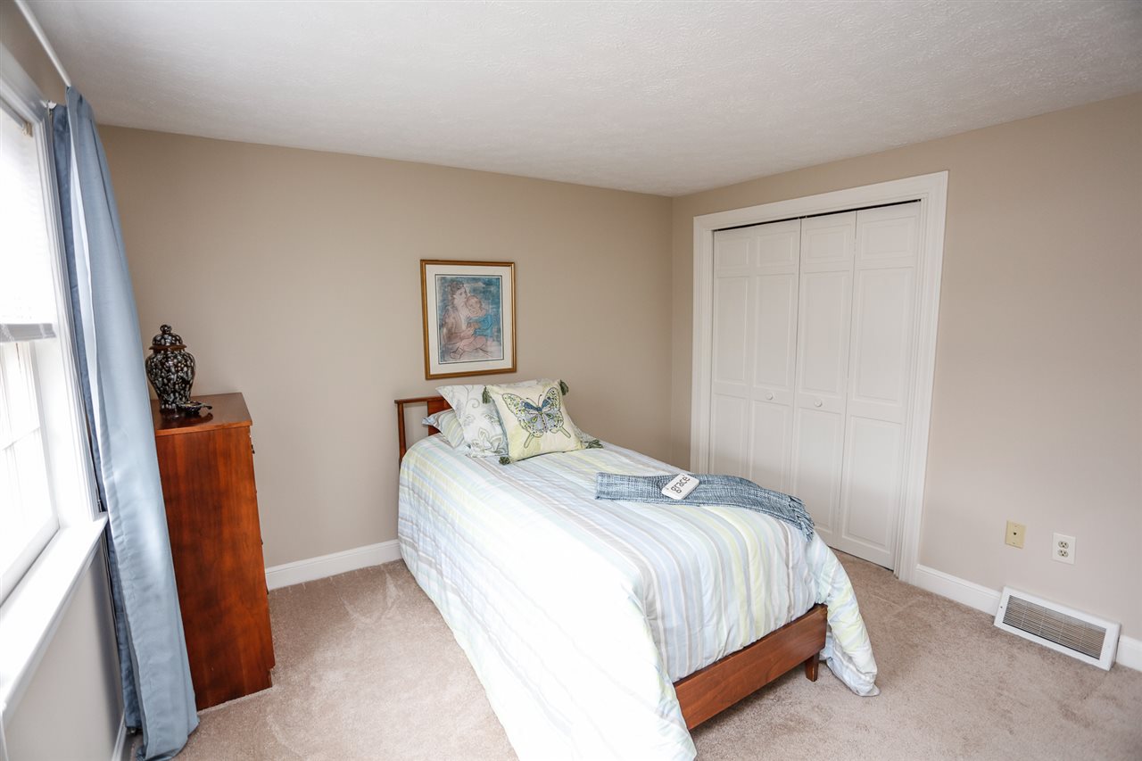 234 Winding Pond Road Londonderry, NH 03053 - Photo 23 of 33
