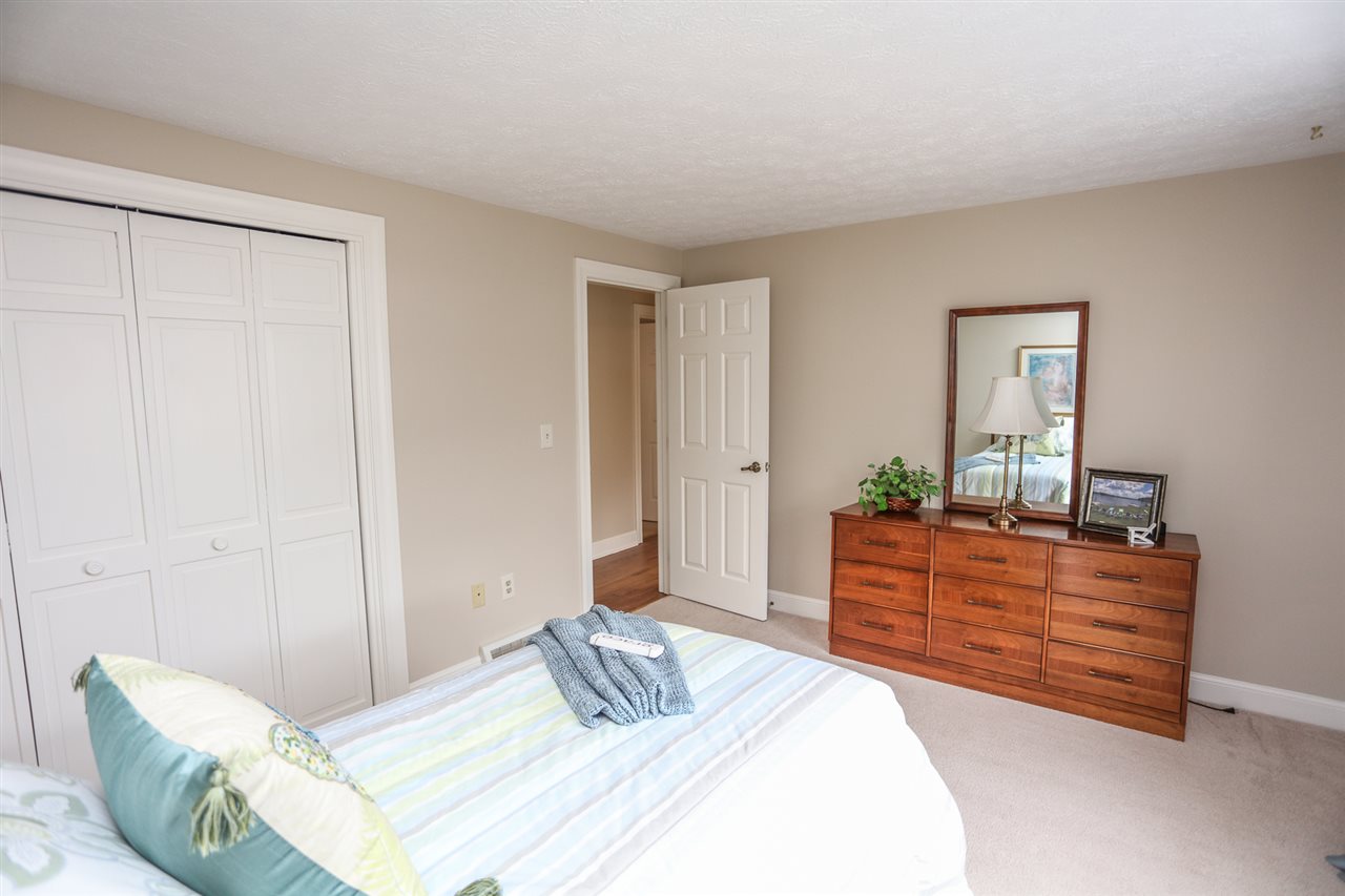 234 Winding Pond Road Londonderry, NH 03053 - Photo 24 of 33