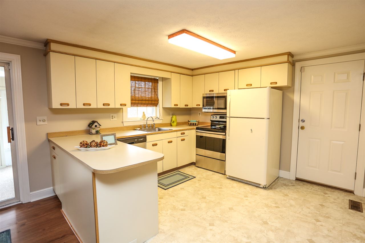 234 Winding Pond Road Londonderry, NH 03053 - Photo 6 of 33