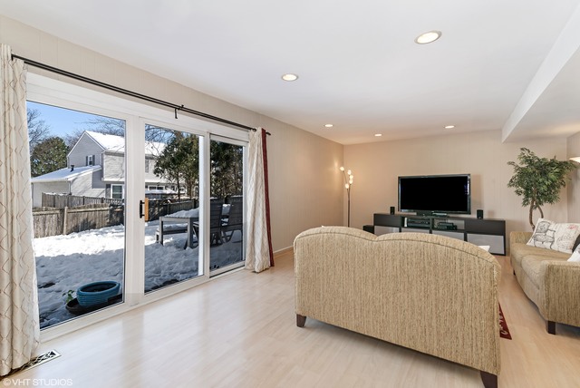 1245 Devonshire Road Buffalo Grove, IL 60089 - Photo 11 of 24