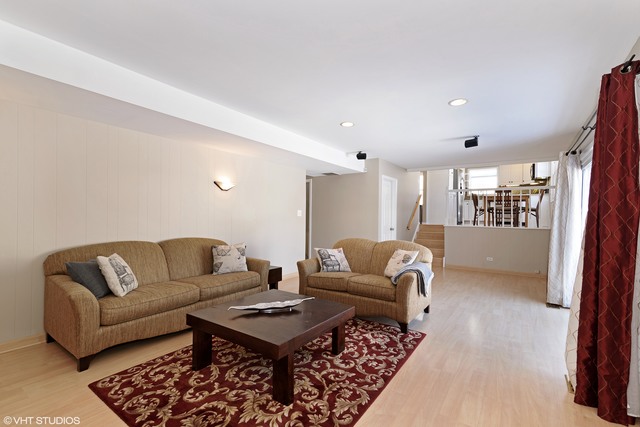 1245 Devonshire Road Buffalo Grove, IL 60089 - Photo 12 of 24