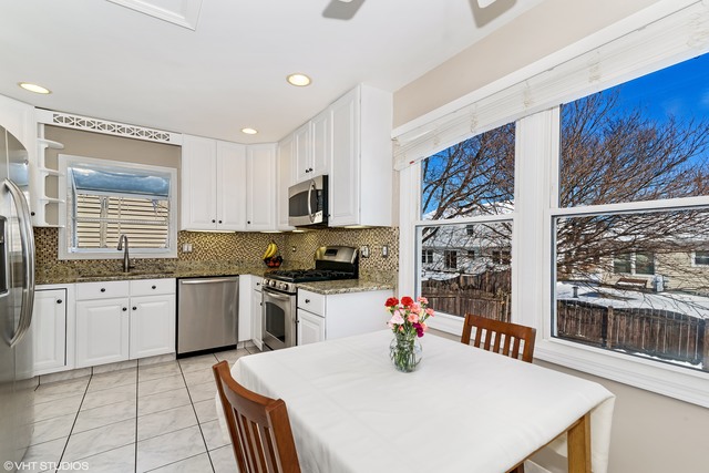 1245 Devonshire Road Buffalo Grove, IL 60089 - Photo 3 of 24