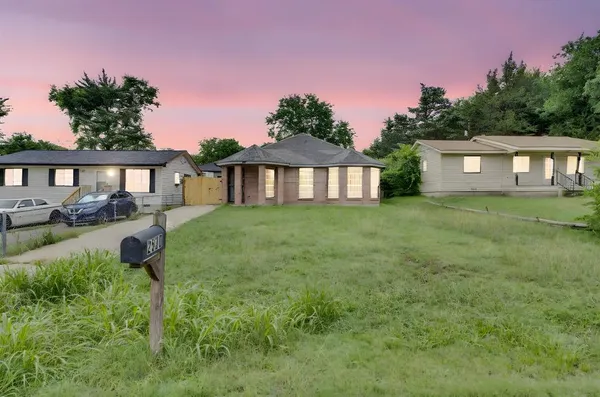 $1,950 | 2520 Fatima Avenue, Dallas, TX 75241