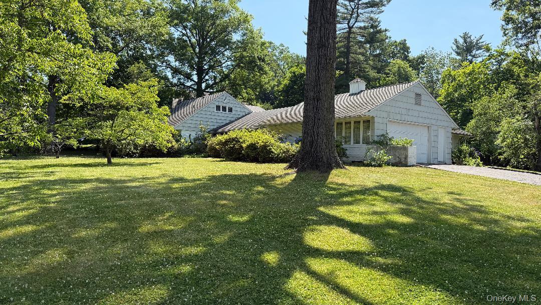 21 Old Farm Road Great Neck, NY 11020 - Photo 1 of 3