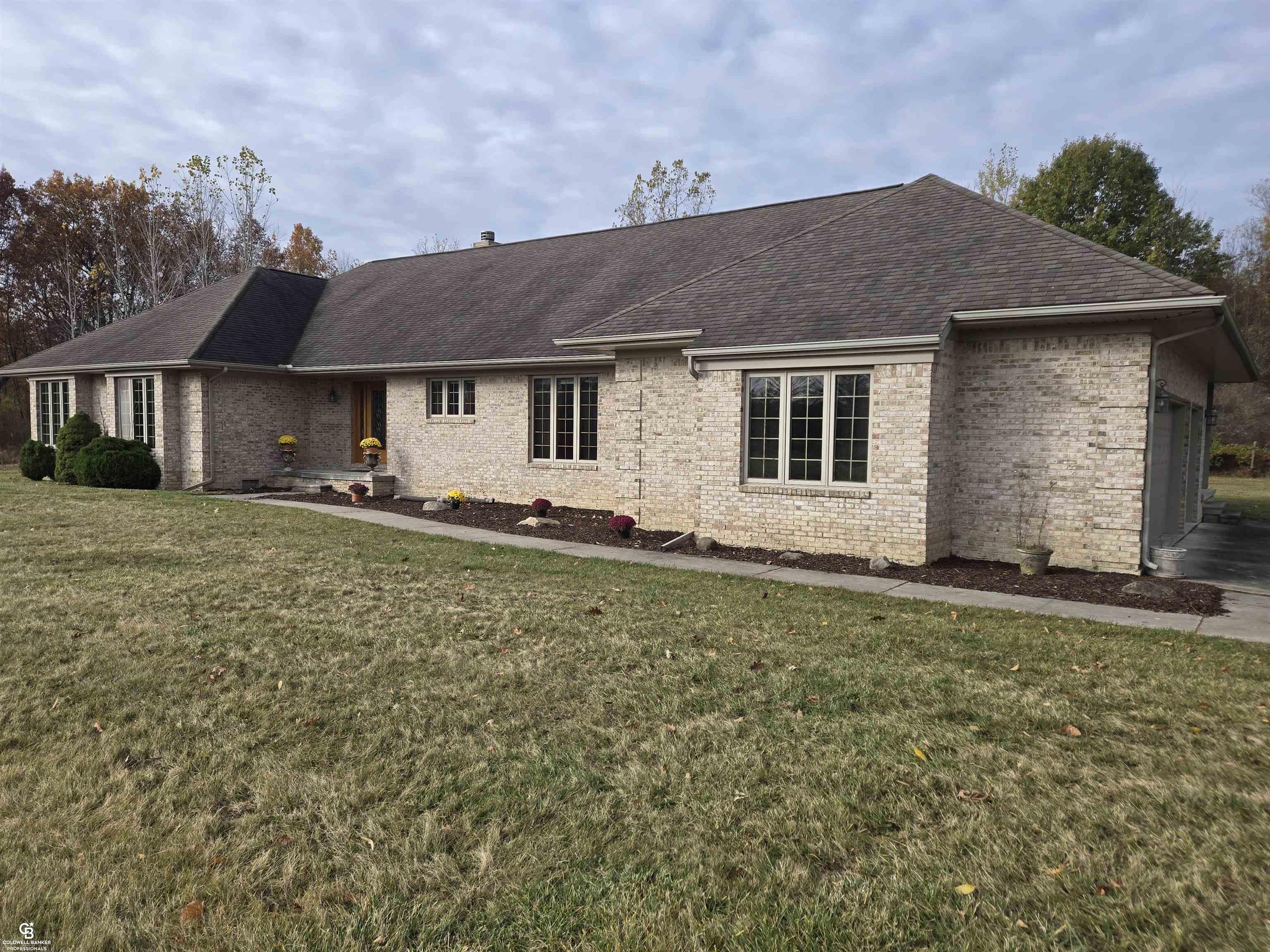 6151 Duce Road Avoca, MI 48006 - Photo 5 of 57 50193207-485a11a7-76ab-4442-8aa4-ea143fd6b864.JPG