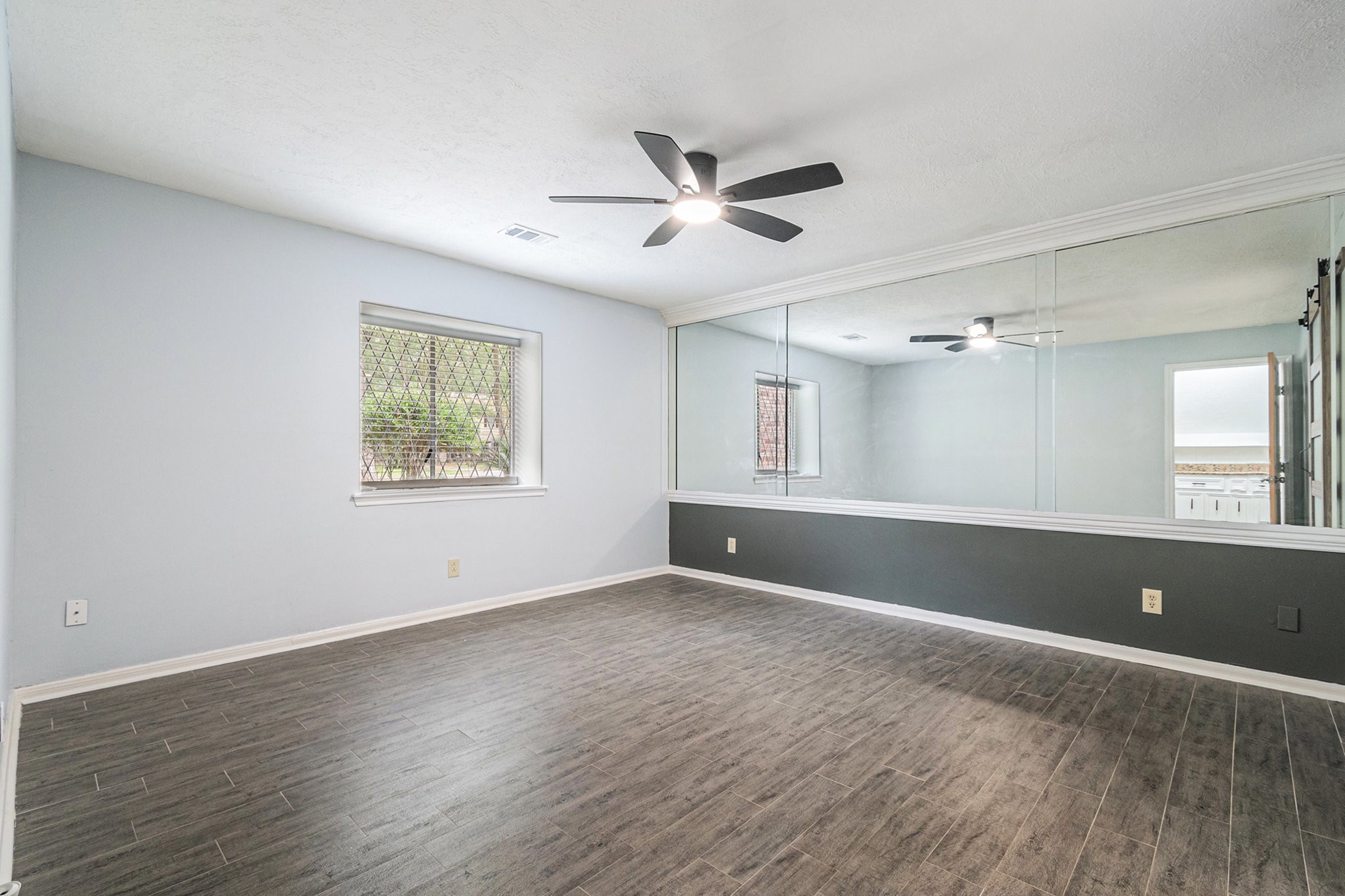 6307 Bayonne Drive Spring, TX 77389 - Photo 15 of 47 1st Floor Primary Bedroom