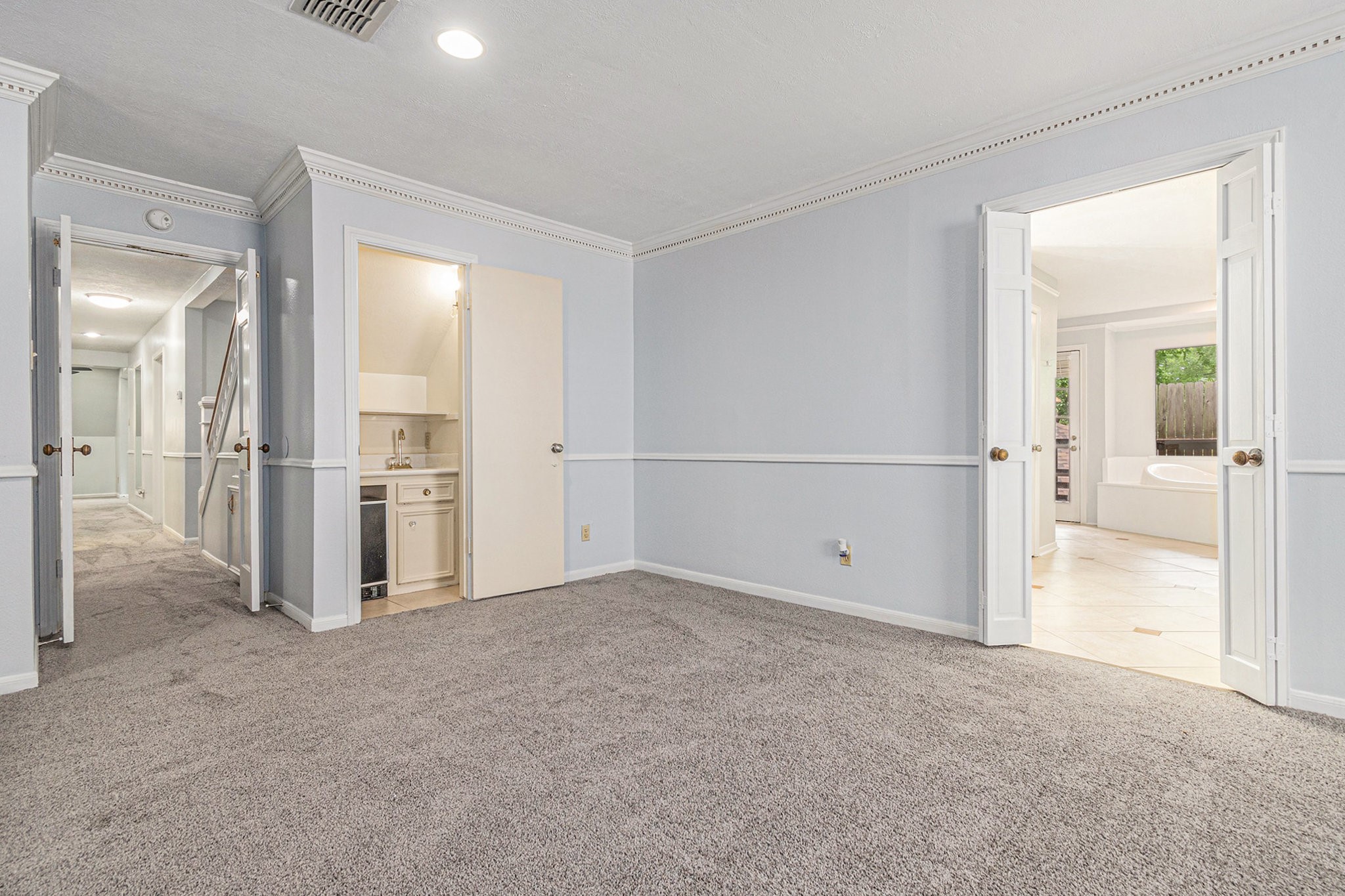 6307 Bayonne Drive Spring, TX 77389 - Photo 29 of 47 2nd Floor Primary Bedroom Wet Bar