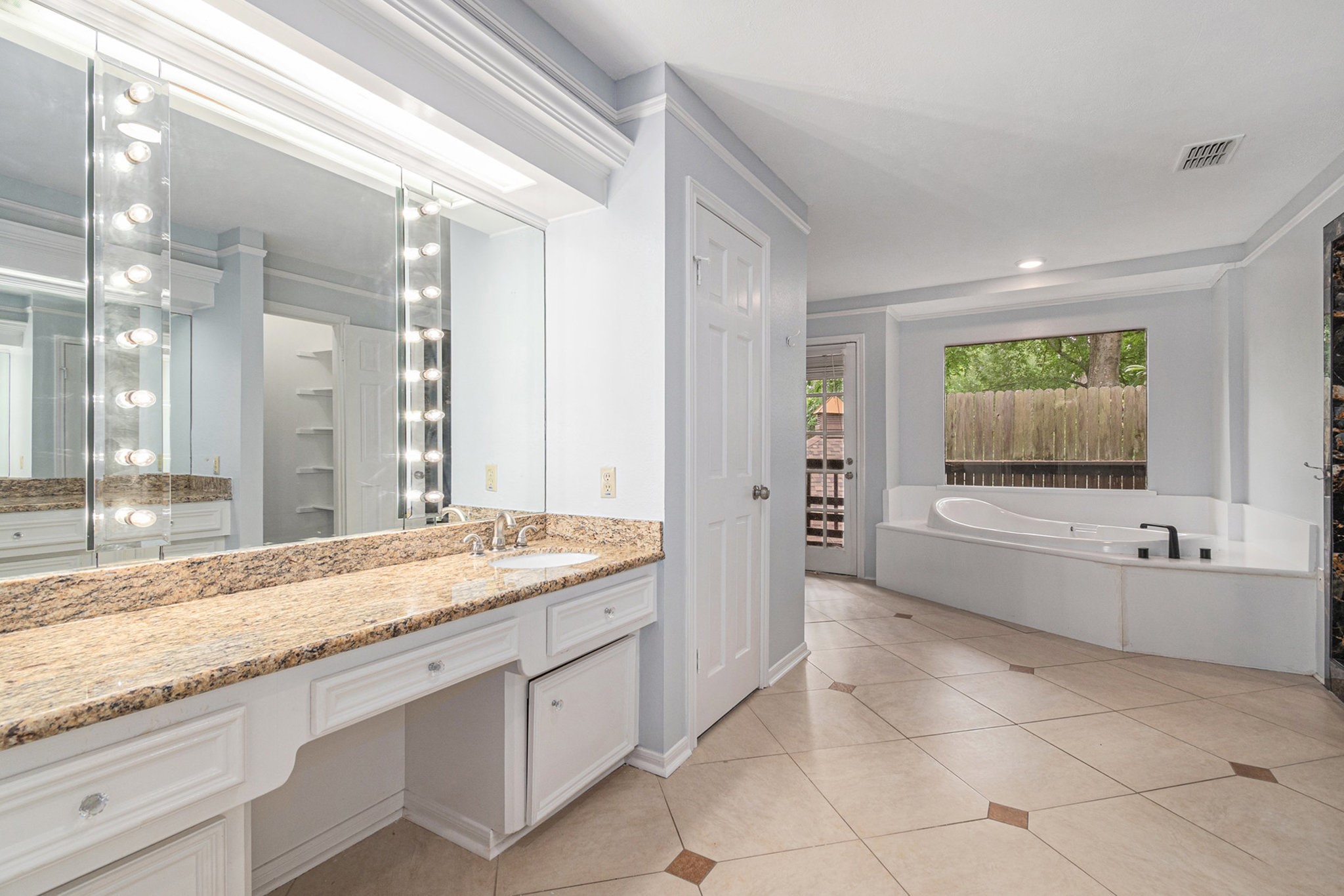 6307 Bayonne Drive Spring, TX 77389 - Photo 30 of 47 2nd Floor Primary Bathroom