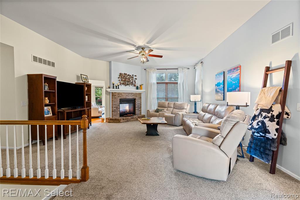 4278 Springwood Fenton, MI 48430 - Photo 5 of 80