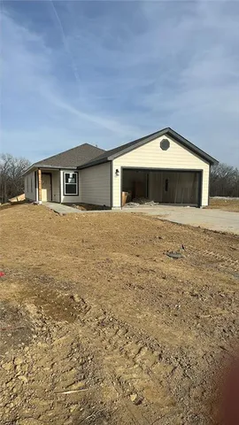 $293,240 | 473 Rock Creek Drive, Tonganoxie, KS 66086