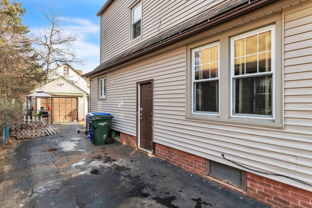 111 Manchester Terrace Springfield, MA 01108 - Photo 32 of 35