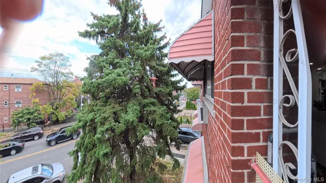 $1,100,888 | 1822 Seward Avenue | Soundview