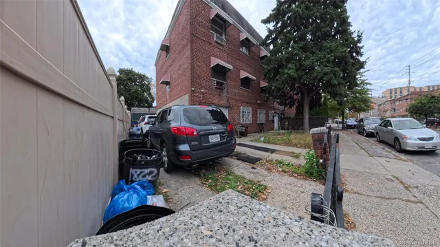 $1,100,888 | 1822 Seward Avenue | Soundview