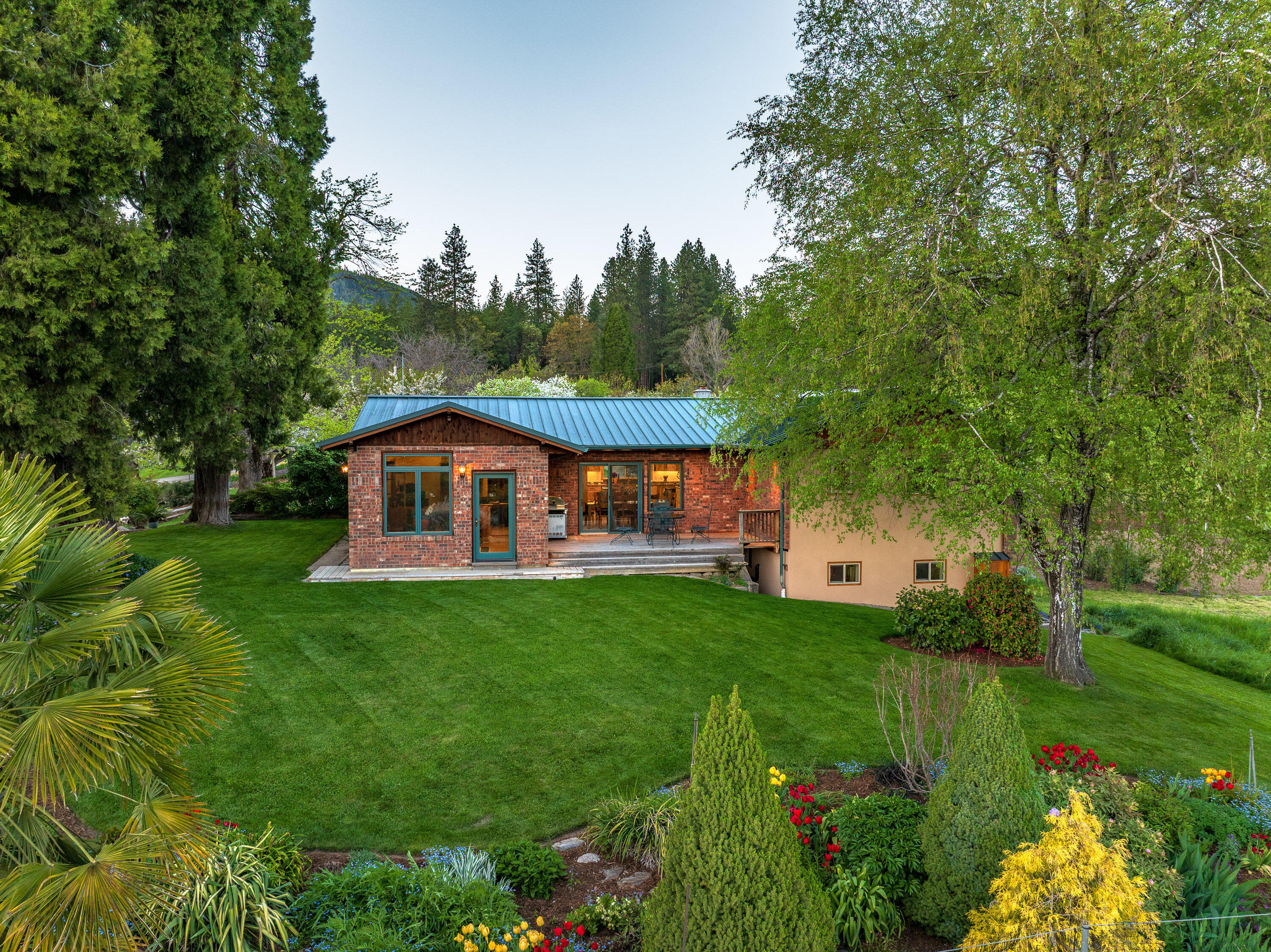 12310 Ramsey Road Gold Hill, OR 97525 - Photo 4 of 73 04
