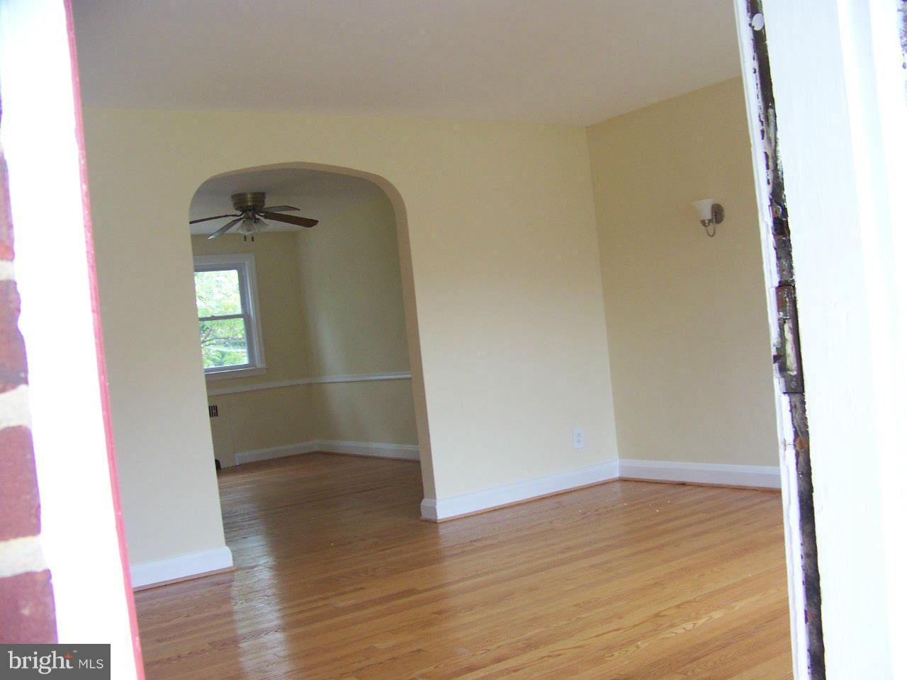 703 Benninghaus Road Baltimore, MD 21212 - Photo 3 of 24 Living Room