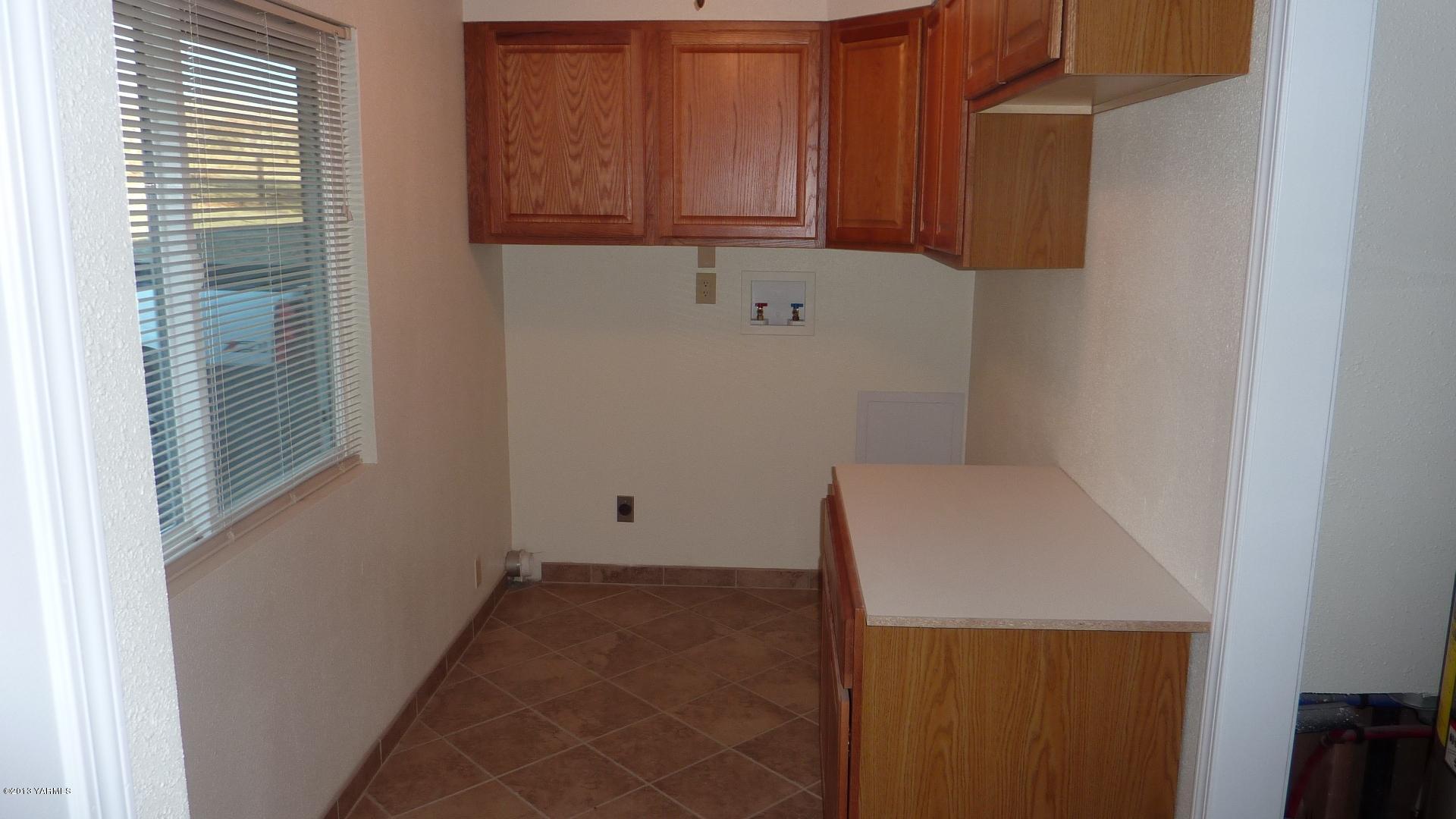 10030 Mieras Road Yakima, WA 98901 - Photo 11 of 23