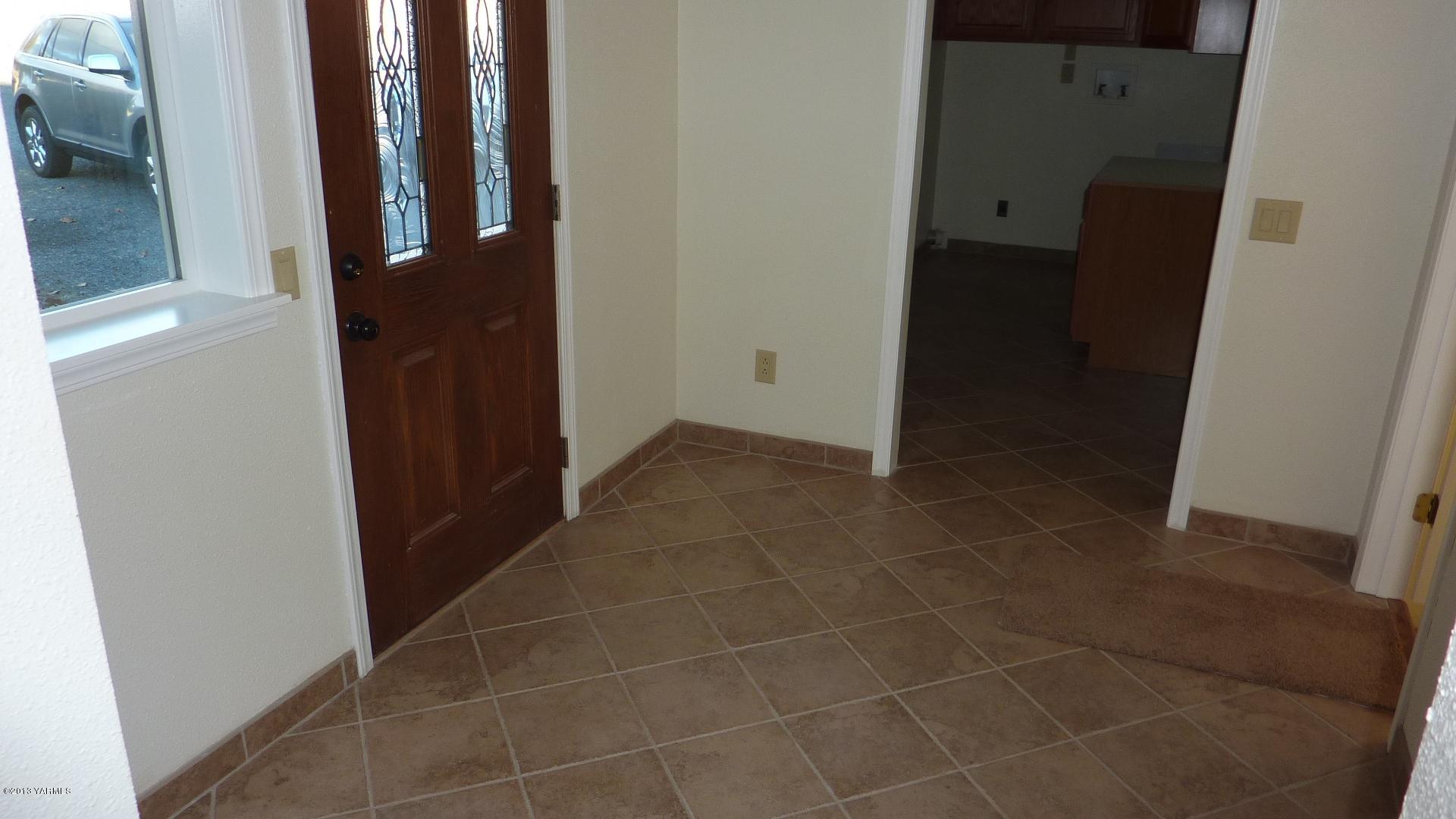 10030 Mieras Road Yakima, WA 98901 - Photo 17 of 23