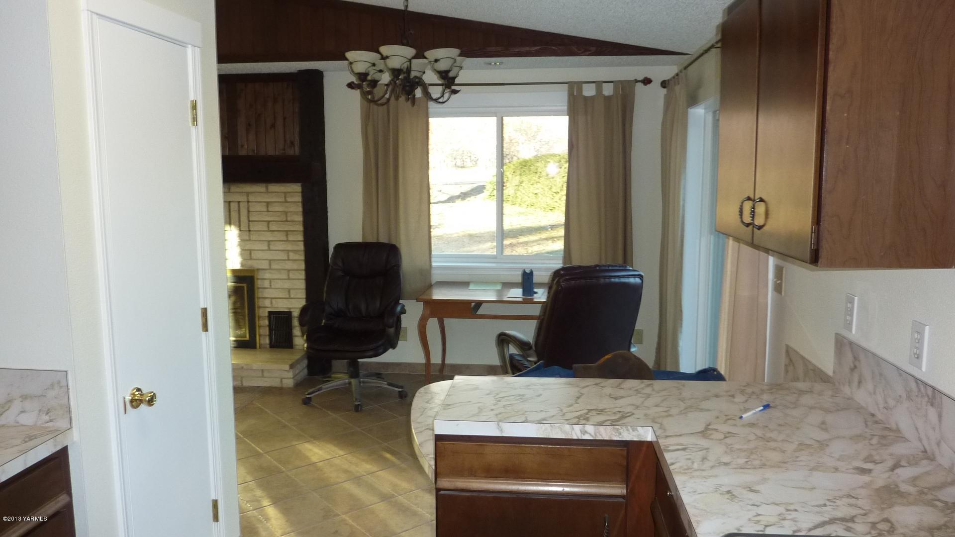 10030 Mieras Road Yakima, WA 98901 - Photo 18 of 23 a living room with furniture and a window