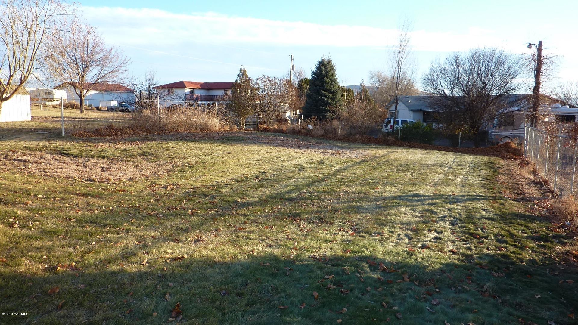 10030 Mieras Road Yakima, WA 98901 - Photo 23 of 23 a view of a yard with an trees