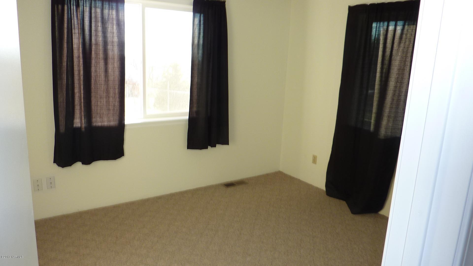 10030 Mieras Road Yakima, WA 98901 - Photo 7 of 23 a view of an empty room and entryway