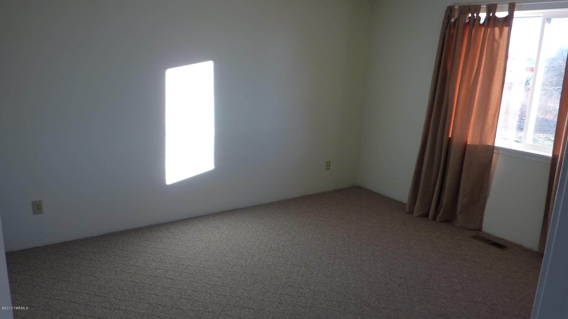 10030 Mieras Road Yakima, WA 98901 - Photo 8 of 23 an empty room with a window