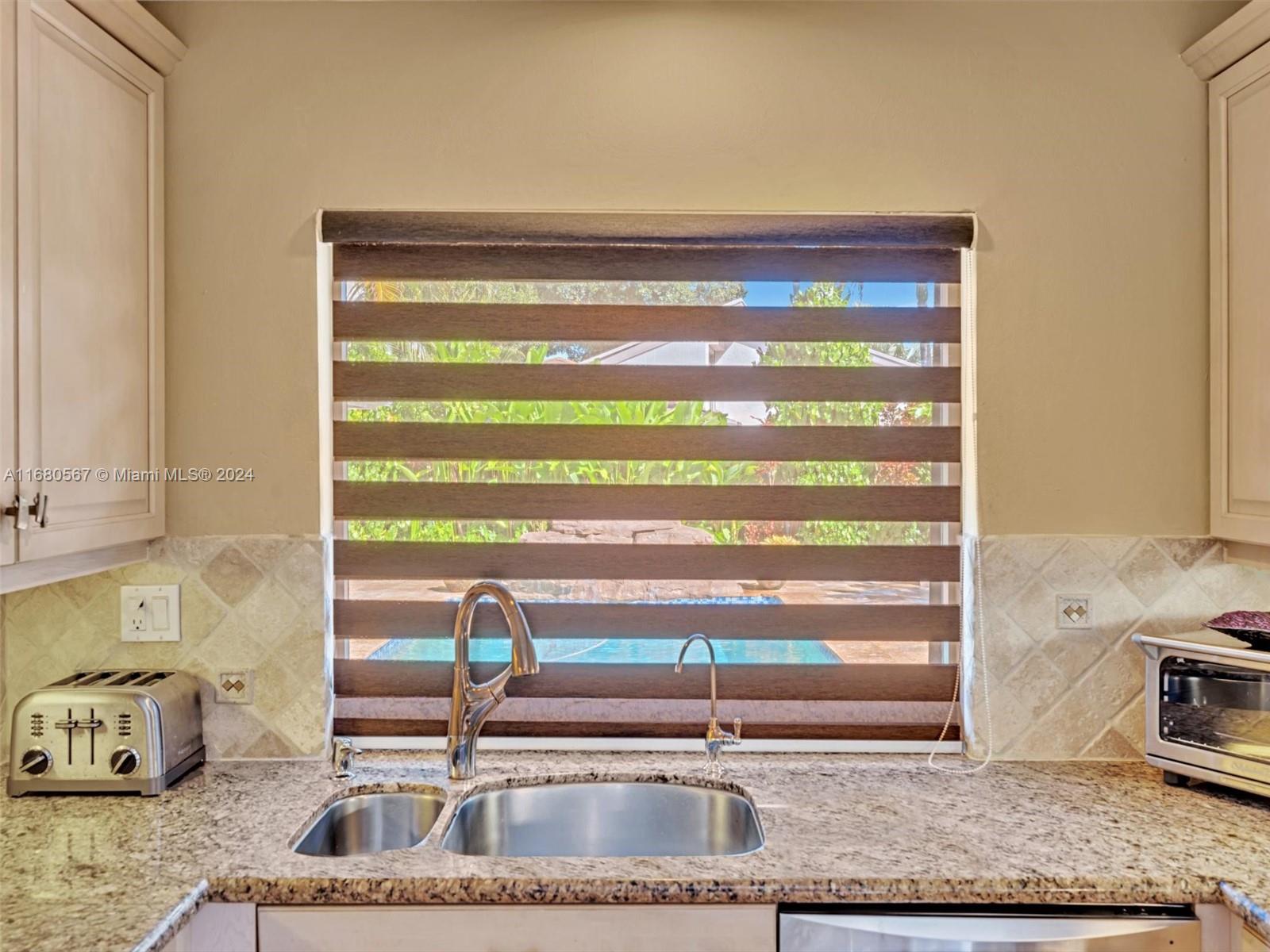 122 Laurel Road Hollywood, FL 33021 - Photo 12 of 71 Gallery Image 12