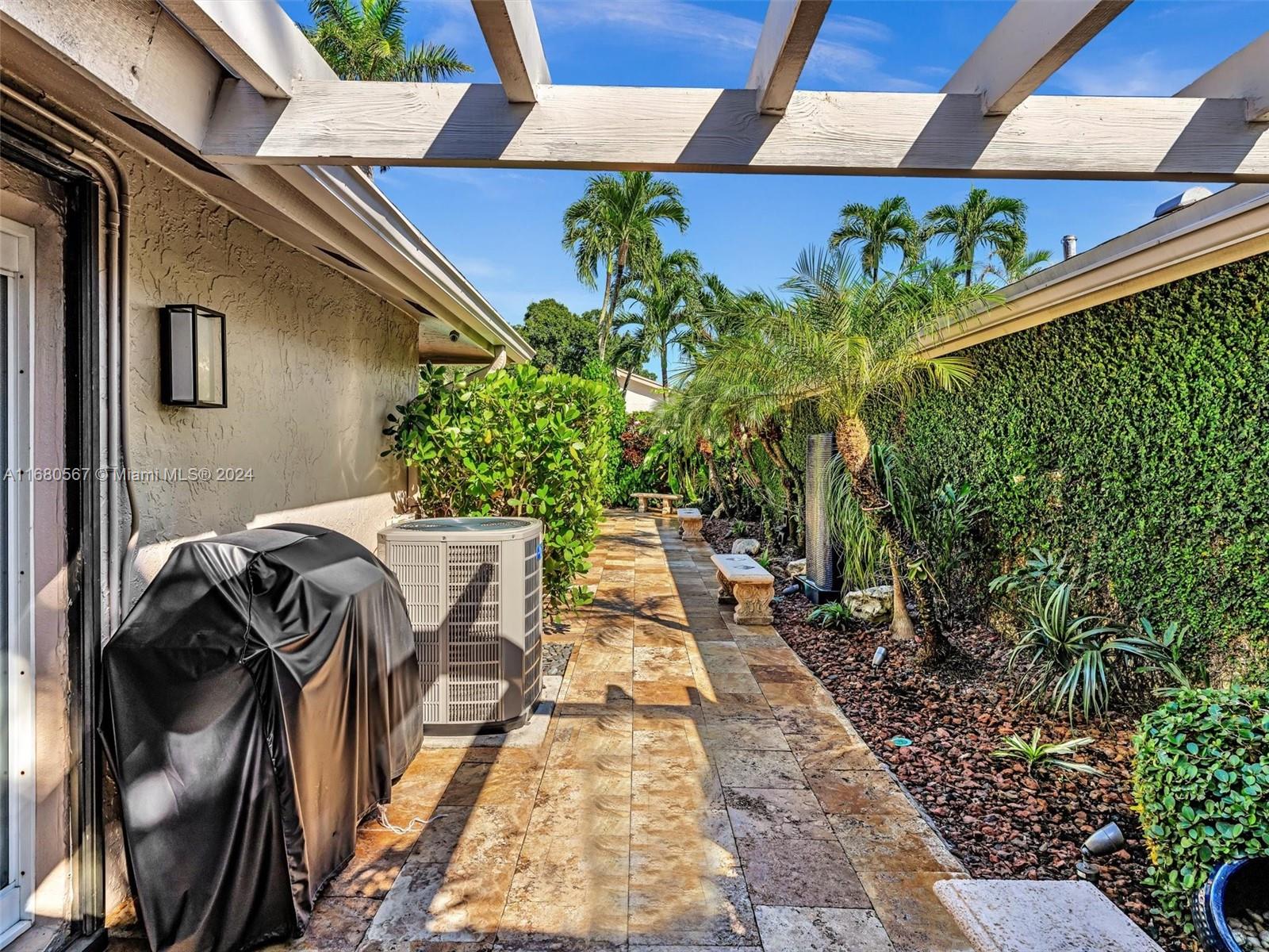 122 Laurel Road Hollywood, FL 33021 - Photo 34 of 71 Gallery Image 34