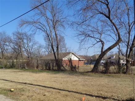 3016 Myrtle Street Dallas, TX 75215 - Photo 3 of 5 a view of house with a yard