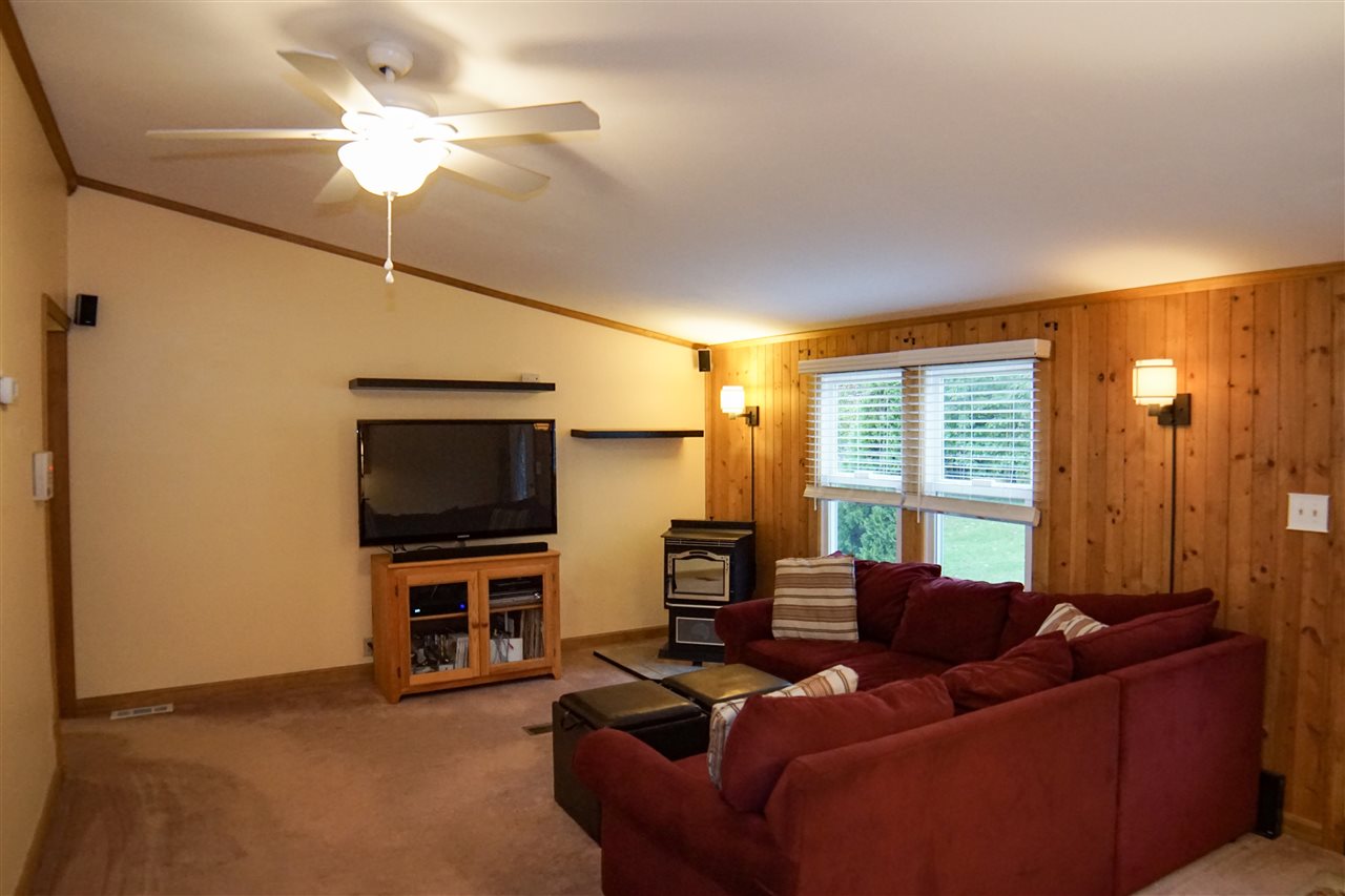 93 Exeter Road Epping, NH 03042 - Photo 4 of 16