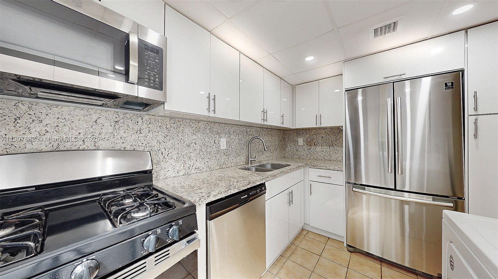 11339 Southwest 71st Street, Unit 11339 Miami, FL 33173 - Photo 28 of 28 a kitchen with a stove microwave and refrigerator