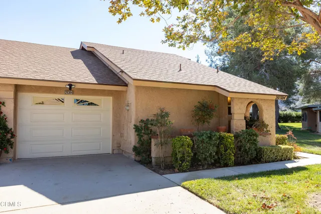 a view of a house with backyard