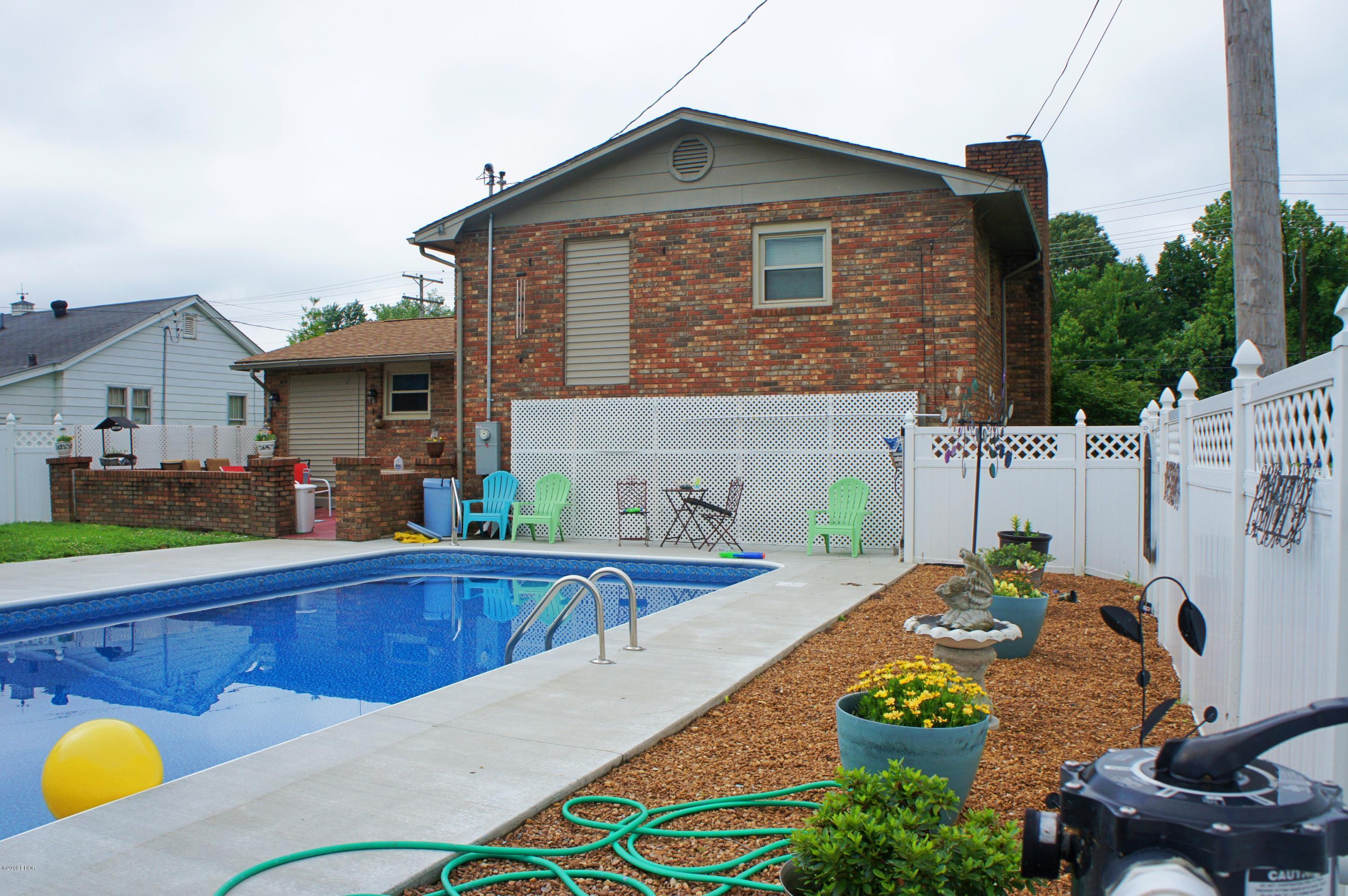 1103 West 10th Street Metropolis, IL 62960 - Photo 3 of 26