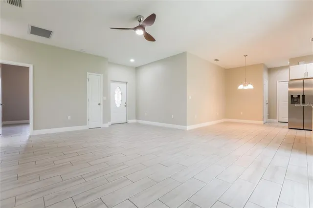 a view of empty room with a ceiling fan