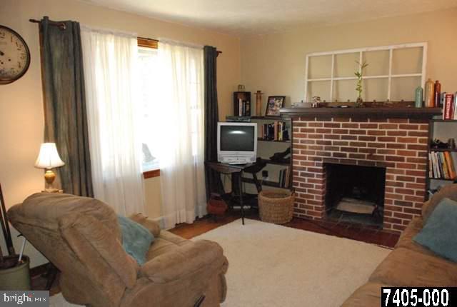 310 Greystone Road York, PA 17402 - Photo 3 of 25 Gallery Image 3