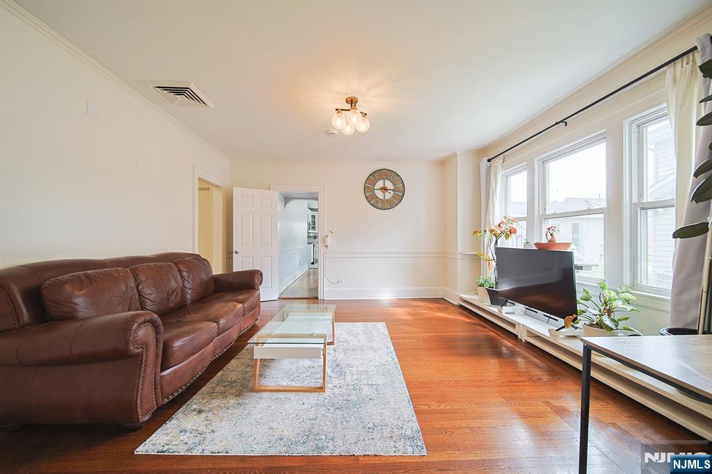 586 Hillside Street Ridgefield, NJ 07657 - Photo 17 of 46