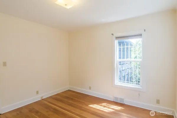 $3,795 | 2149 5th Avenue West, Seattle, WA 98119