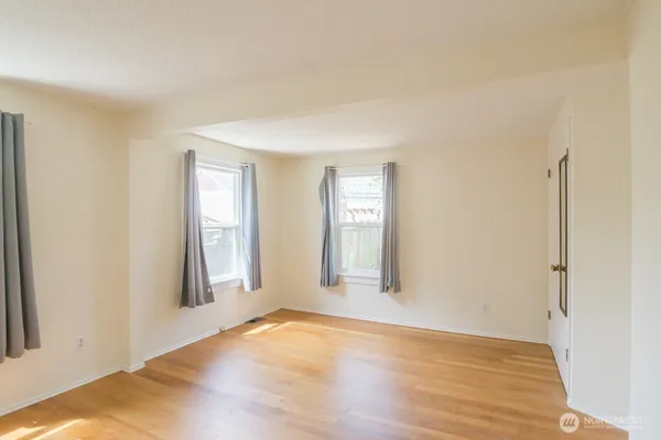 $3,795 | 2149 5th Avenue West, Seattle, WA 98119