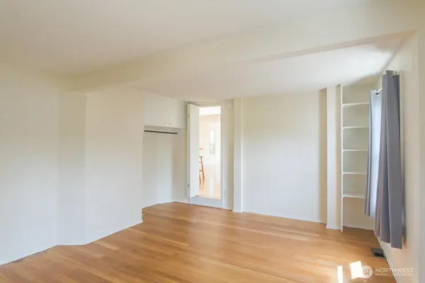 $3,795 | 2149 5th Avenue West, Seattle, WA 98119