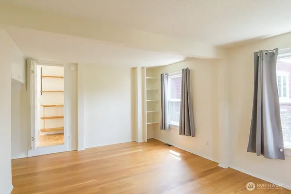 $3,795 | 2149 5th Avenue West, Seattle, WA 98119
