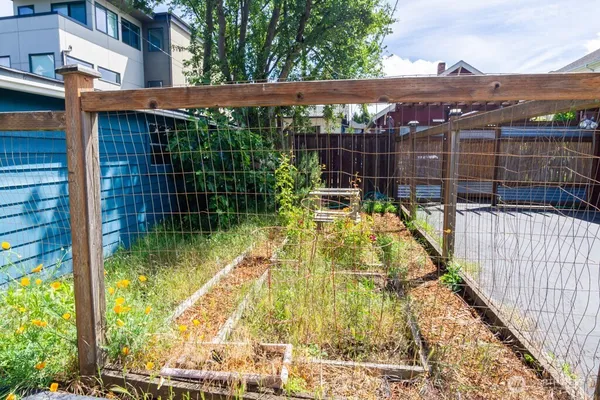$3,795 | 2149 5th Avenue West, Seattle, WA 98119