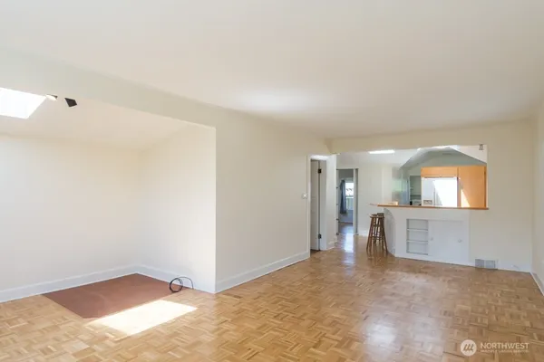 $3,795 | 2149 5th Avenue West, Seattle, WA 98119