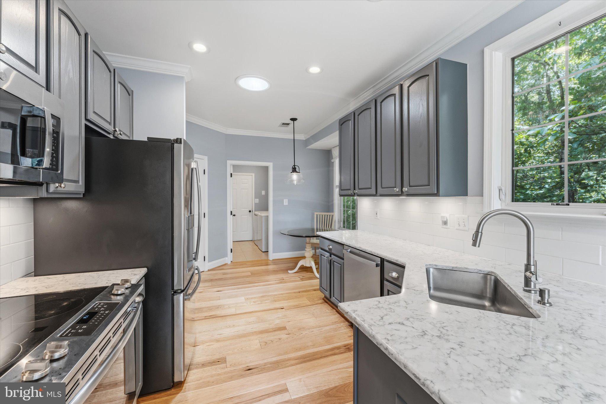 6817 Derby Run Way Gainesville, VA 20155 - Photo 12 of 35 kitchen