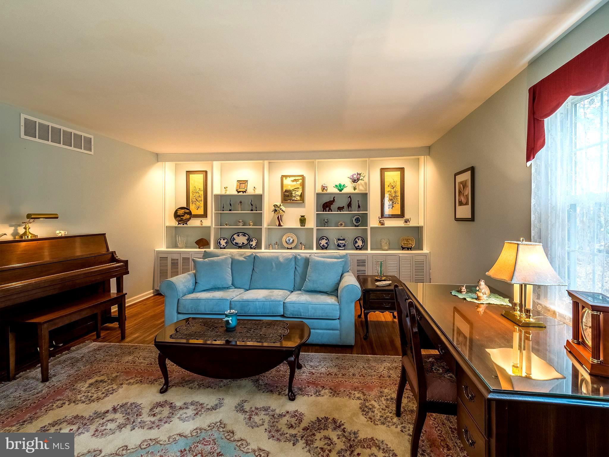 262 Hopewell Road Medford, NJ 08055 - Photo 14 of 29 Expansive Living Room