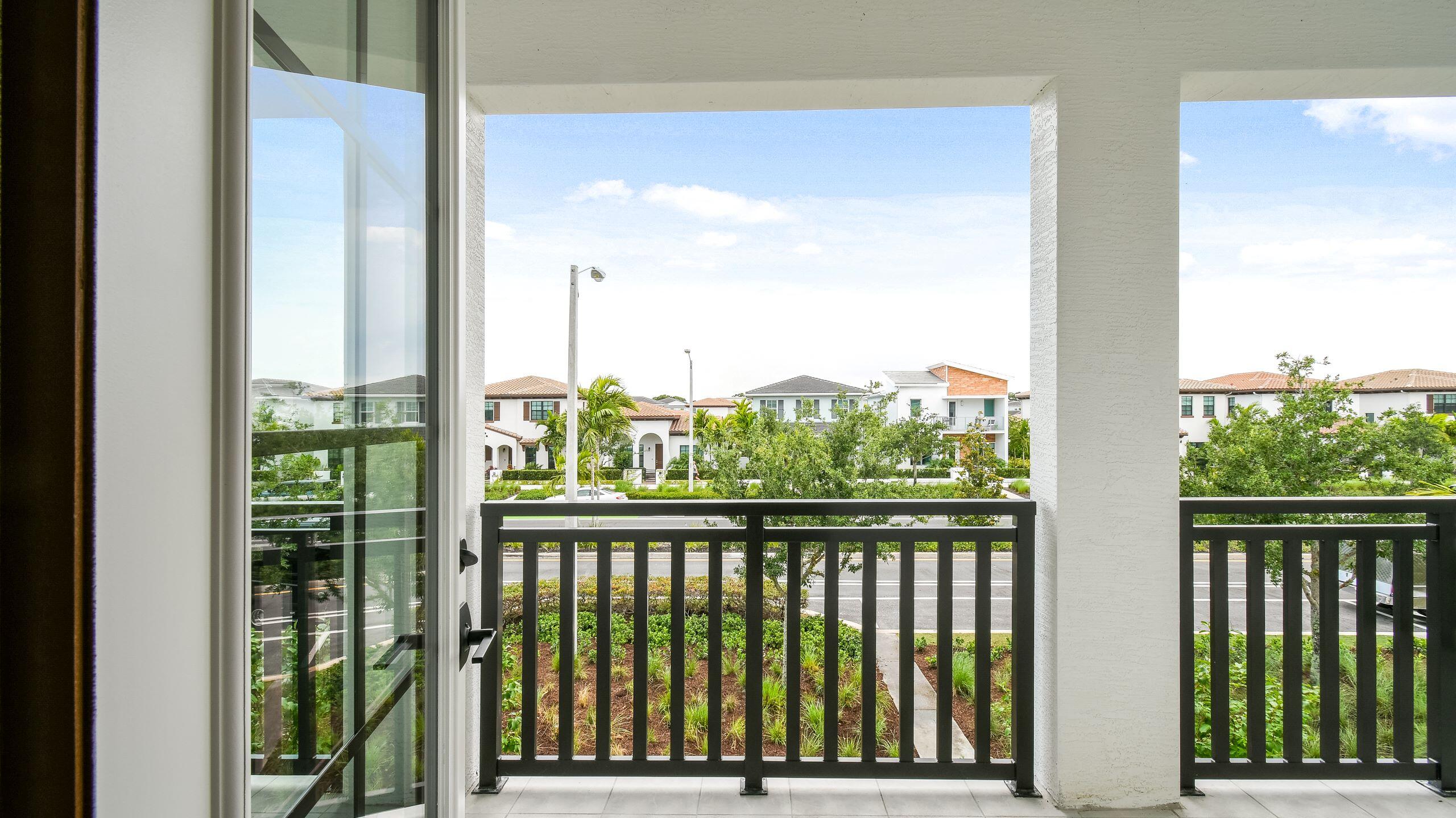 13128 Alton Road Palm Beach Gardens, FL 33418 - Photo 32 of 42 Alton_13128AltonRd_Coveredbalcony3