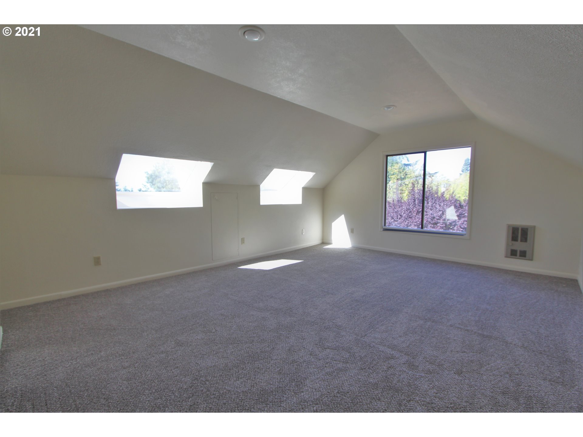 66523 East Bay Road North Bend, OR 97459 - Photo 11 of 16 Gallery Image 11