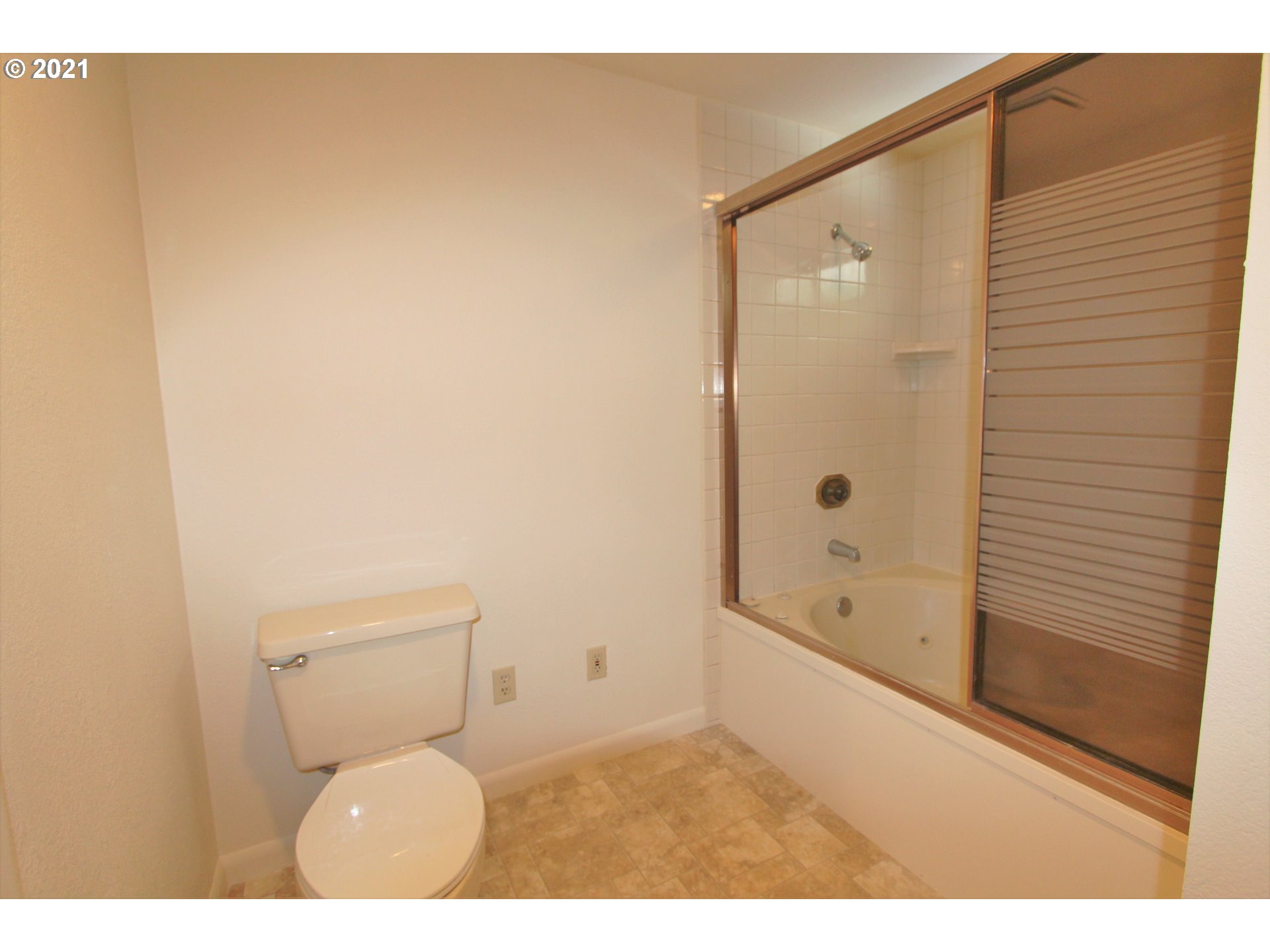 66523 East Bay Road North Bend, OR 97459 - Photo 7 of 16 Gallery Image 7