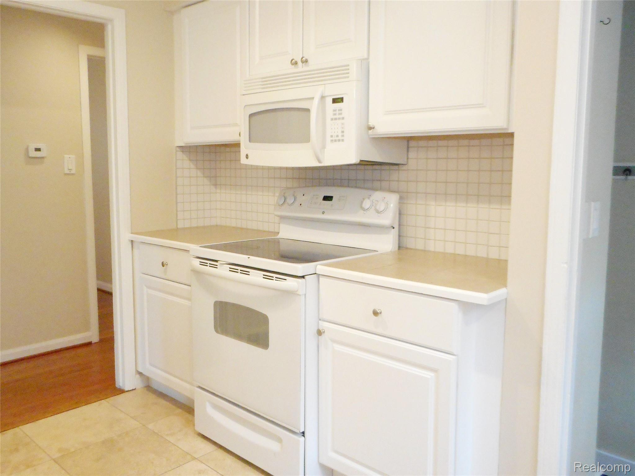 2249 Dunstable Road Birmingham, MI 48009 - Photo 9 of 27 2249 Dunstable_09.JPG