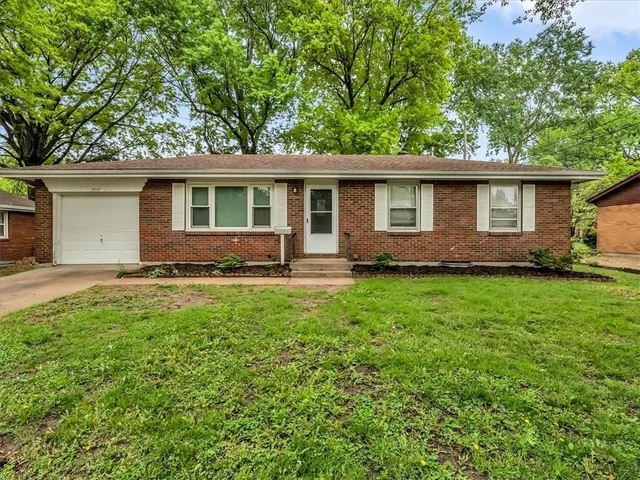 $195,000 | 3717 South Hocker Drive, Independence, MO 64055