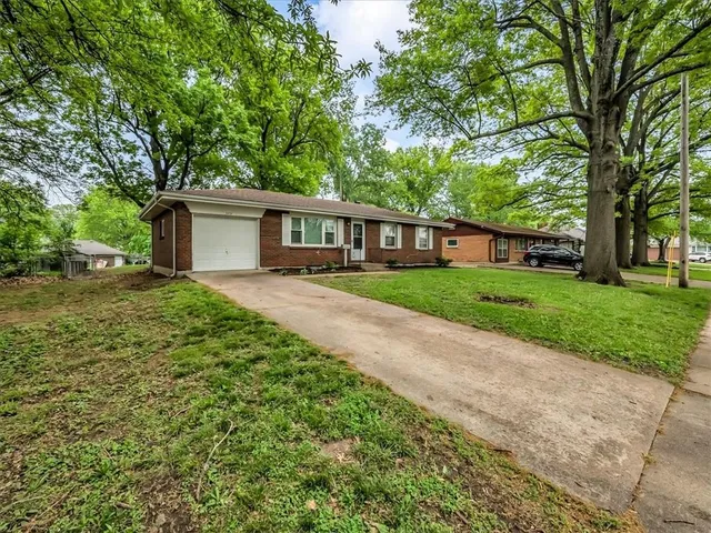$195,000 | 3717 South Hocker Drive, Independence, MO 64055