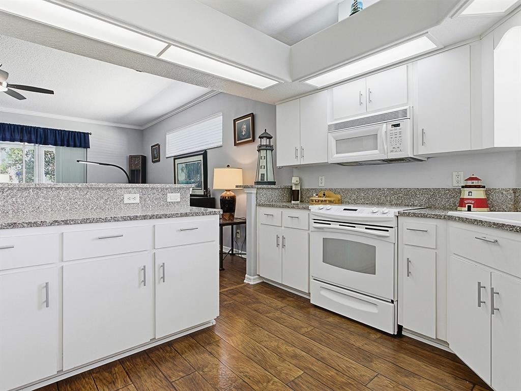 3592 Tropical Seas Loop Tavares, FL 32778 - Photo 15 of 41